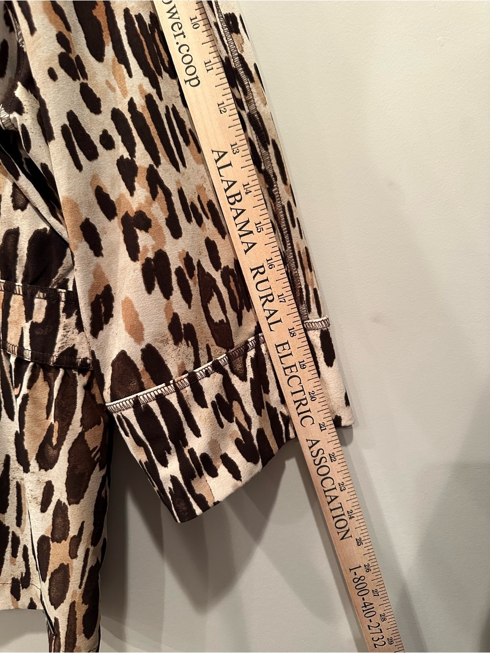 Chico’s Zenergy Leopard Print Full Zip Jacket Hip Length Pockets Sz 3 -Lg - Picture 6 of 10